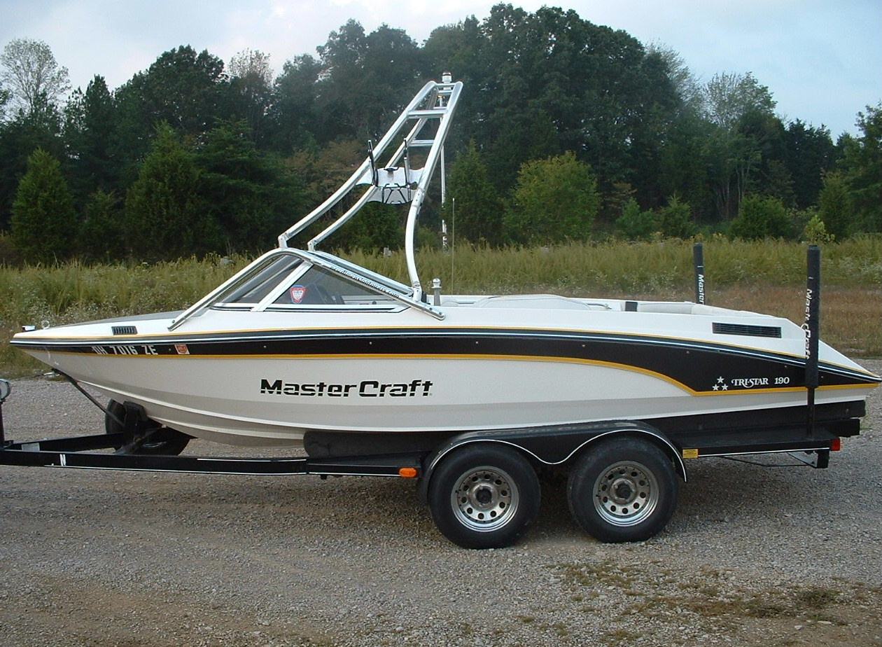 main view of 88 - 91 mastercraft tristar 190 boat with new dimension wakeboard tower